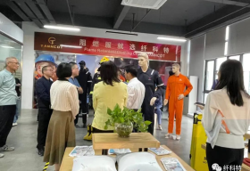 江海區(qū)人大黨組成員、人大副主任、區(qū)總工會(huì)主席等領(lǐng)導(dǎo)蒞臨纖科特(廣東）特種服裝有限公司調(diào)研、指導(dǎo)工作